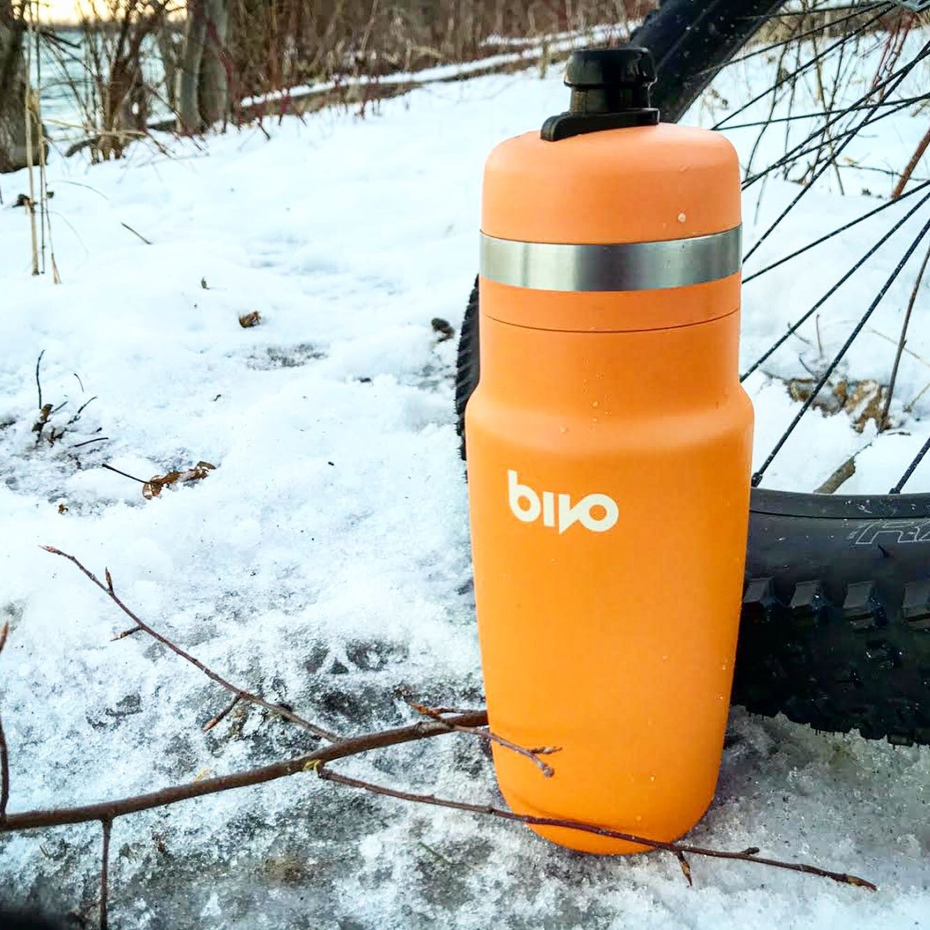 We&rsquo;ve been wanting to try out the new stainless steel performance @drinkbivo water bottle design with perfect flow for awhile now.
Field testing water bottles in the cold is always a challenge. But it&rsquo;s been great to fill them with boili